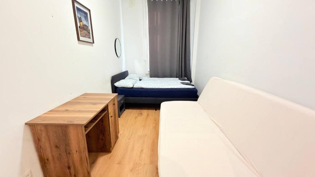 Urban Elegance 4BR 2BA - Fits 10
