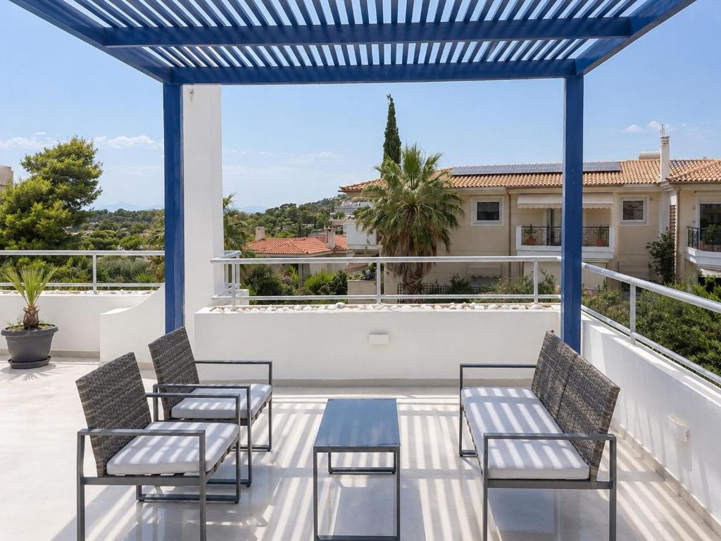 Adelos Maisonette Near Vouliagmeni Beach