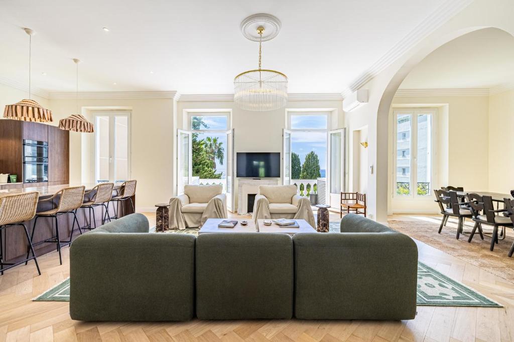 69 PICAUD - Charming 3-bed with sea view balcony and parking