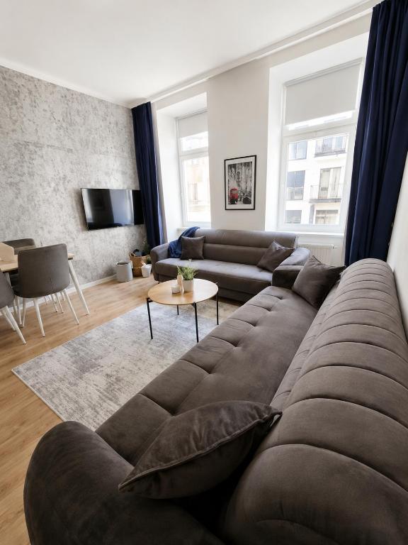 Dream Living 8 min to Center