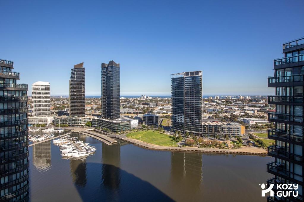 KOZYGURU DOCKLANDS HIGH LEVEL WATERVIEW 1BED POOL VDO883-2009