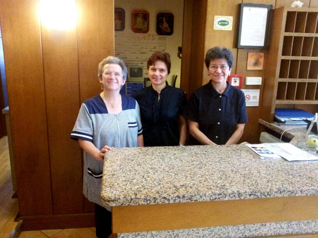 Členové personálu v ubytování Hotel Villa Clara