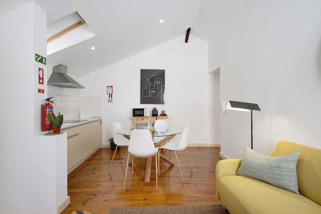 Charming One-Bedroom in Central Porto