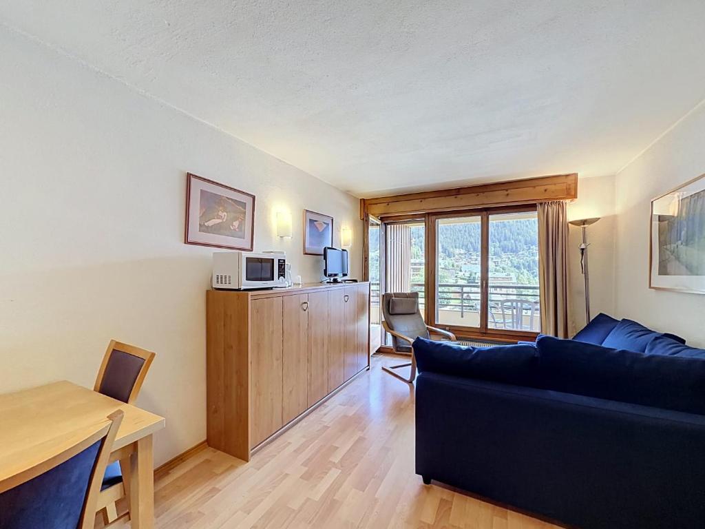 Arcades 604 charming studio with south facing balcony