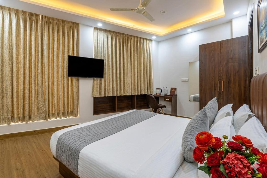 امکانات Hotel Mannat Green 2 Min Walk From Naraina Metro station - تصویر ۴