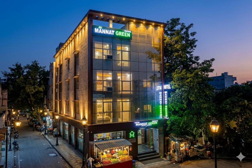 Hotel Mannat Green 2 Min Walk From Naraina Metro station در دهلی نو