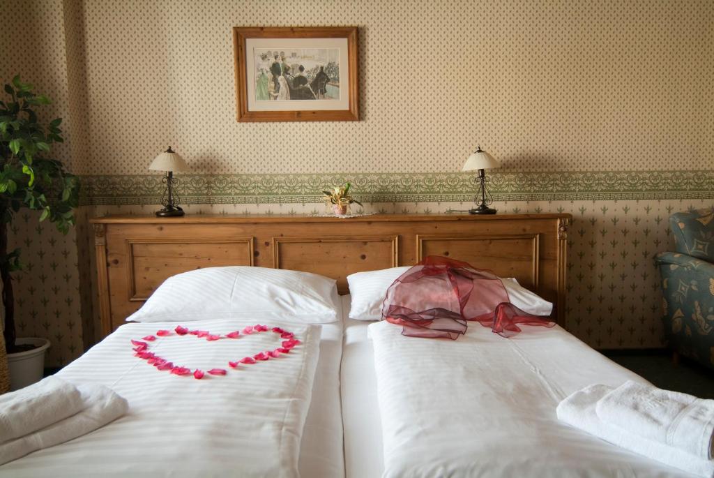 Postel nebo postele na pokoji v ubytování Hotel & Caffe Silesia