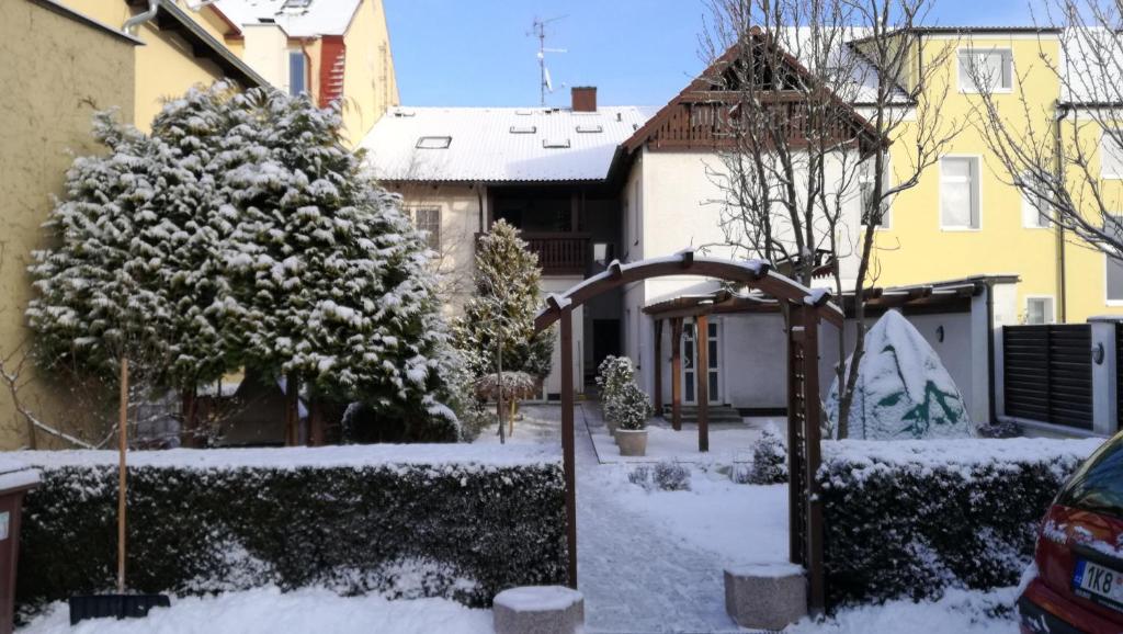 Zdjęcie z galerii obiektu Apartment Pension Stark we Franciszkowych Łaźniach