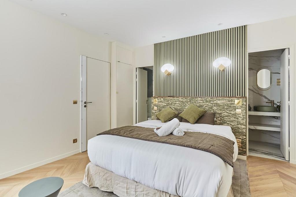Apartment Champs Elysée bu Studio prestige