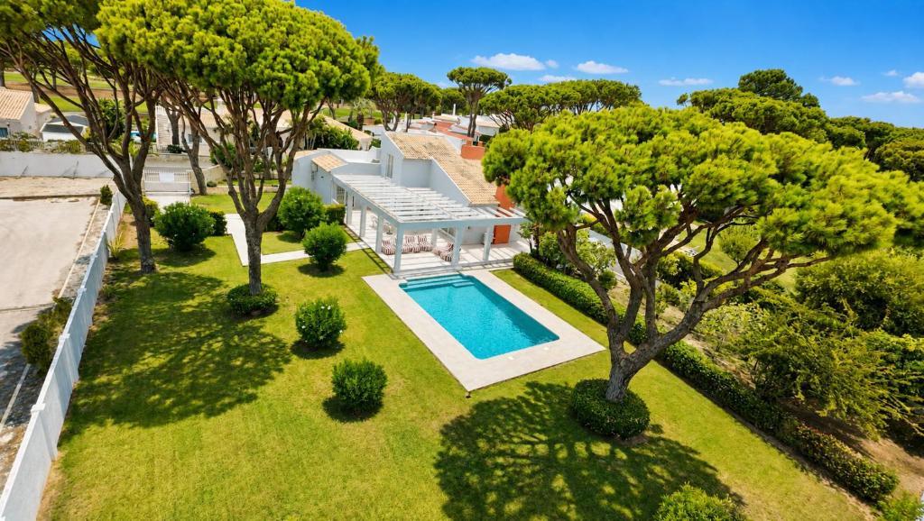 Vilamoura Sun & Beach Villa With Pool by Homing