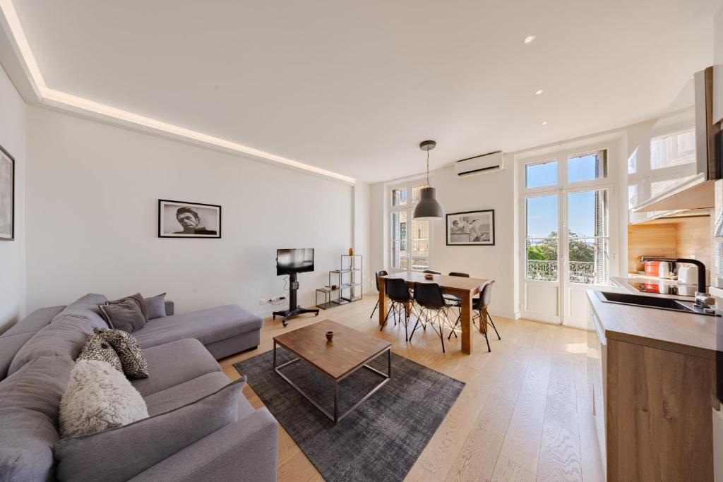Cannes 1 bedroom apartment with sea view - 75M
