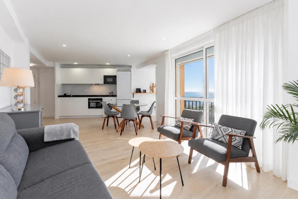 Torremolinos Sea View Apartment Pool and Beach