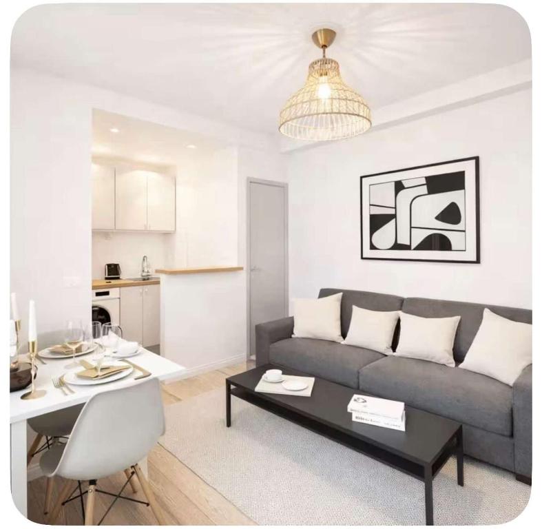 Chic Apartment in Passy Steps from the Seine & Trocadero