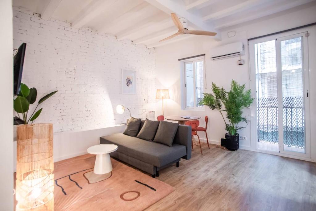 44POC1062 - Studio newly decorated in Poble Sec