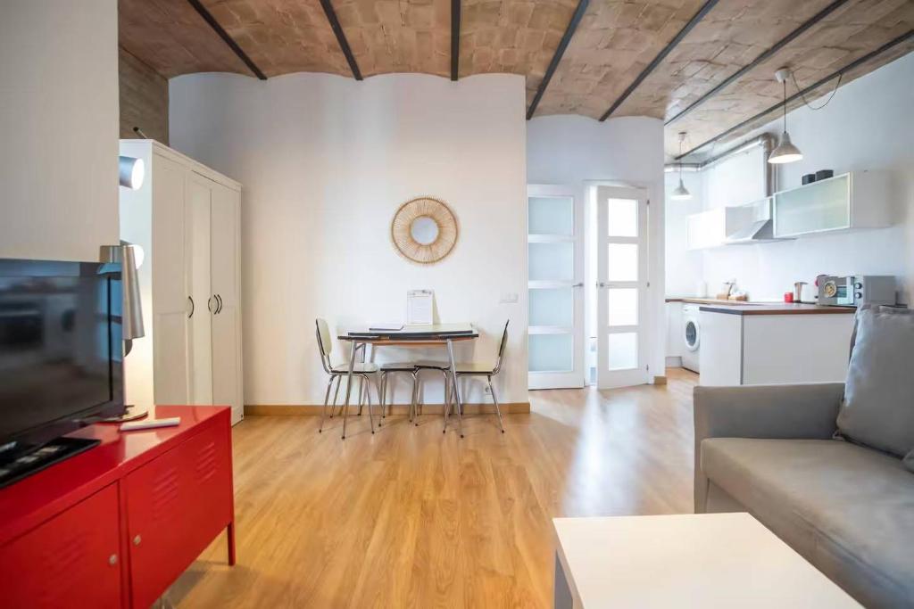 51NO1058 - Bright 1bed flat in Poble Sec