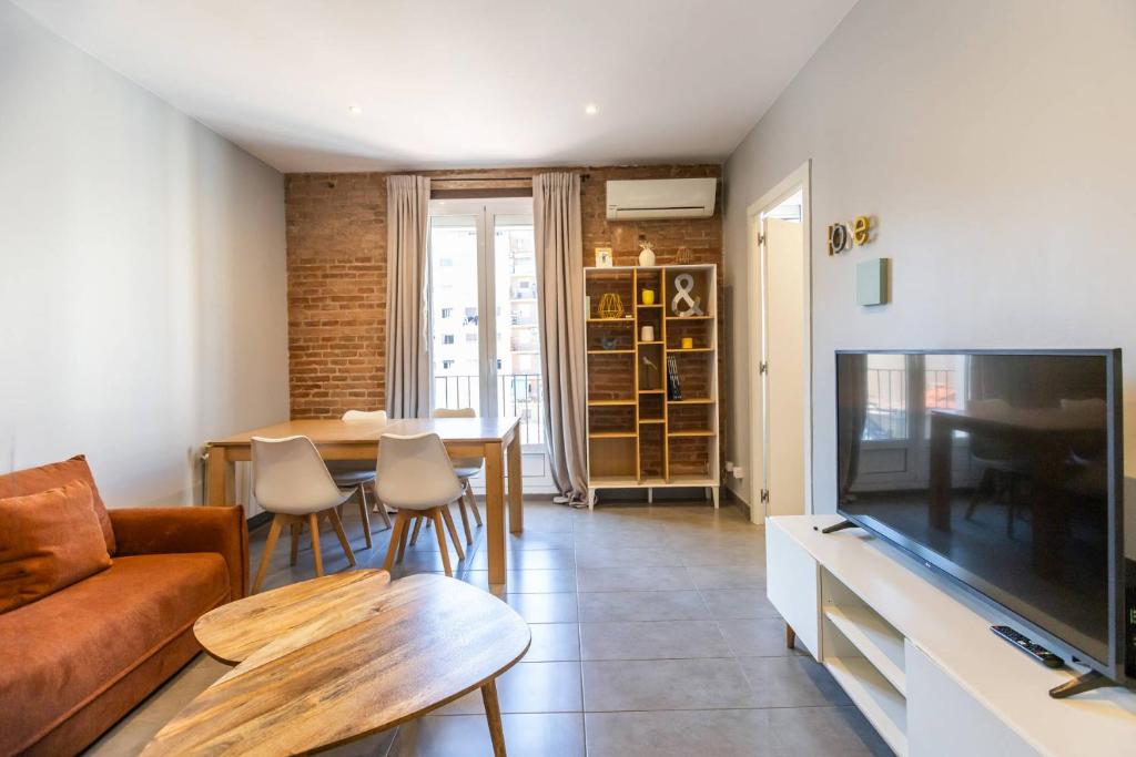 34MAL1078- NewBright 3br Apt near Sagrada Familia