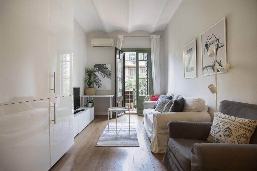 31ENT1027 Delightful apartment in town