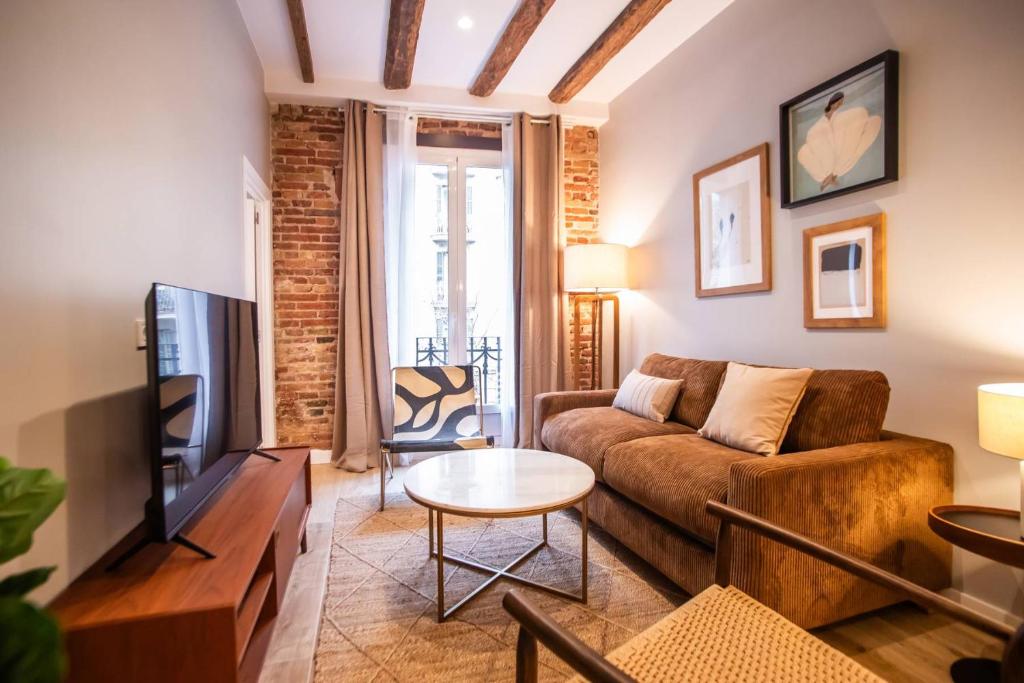 P3MAL1076- Beautiful 2BR 2BH newly refurbished