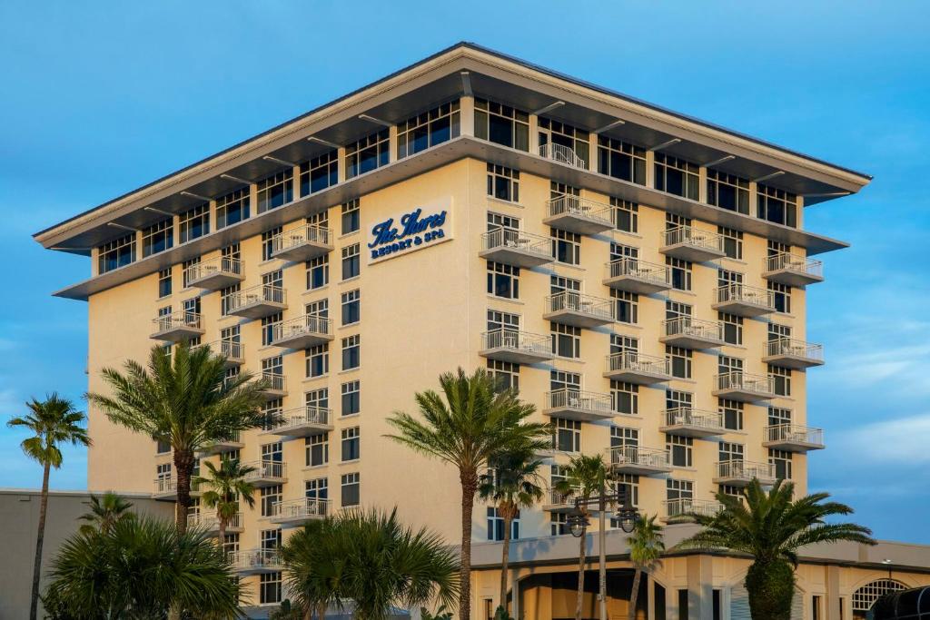 The Shores Resort & Spa - 