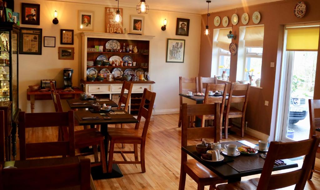 Restoran või mõni muu söögikoht majutusasutuses The Old Anchor B&B Annascaul