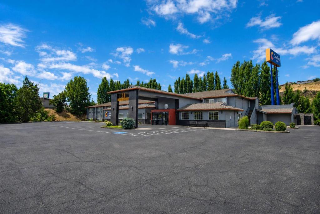 Comfort Inn Columbia Gorge - Housity