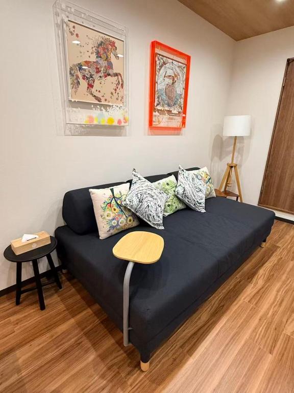 TSUKIMI Japanese-style residence with a warm wooden feel Sleeps 14 comfortably Great access to Namba and Shinsekai