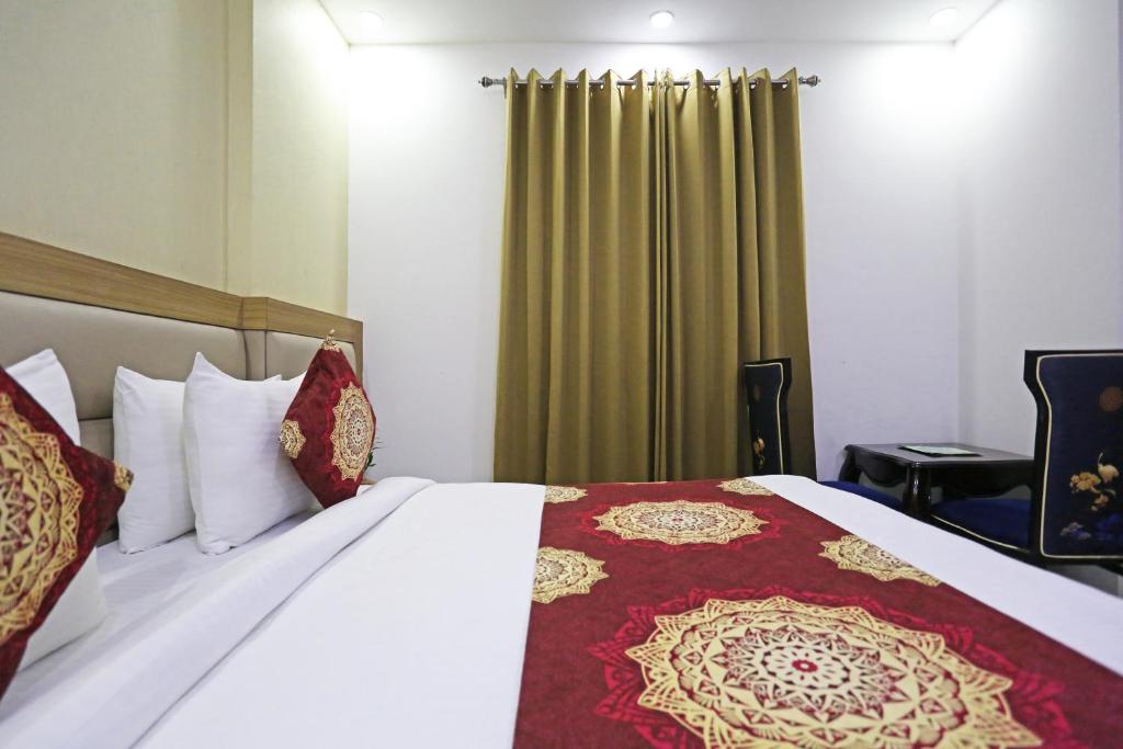 فضای داخلی Hotel Decent Suites Entrance - Near International Airport در دهلی نو - تصویر ۳