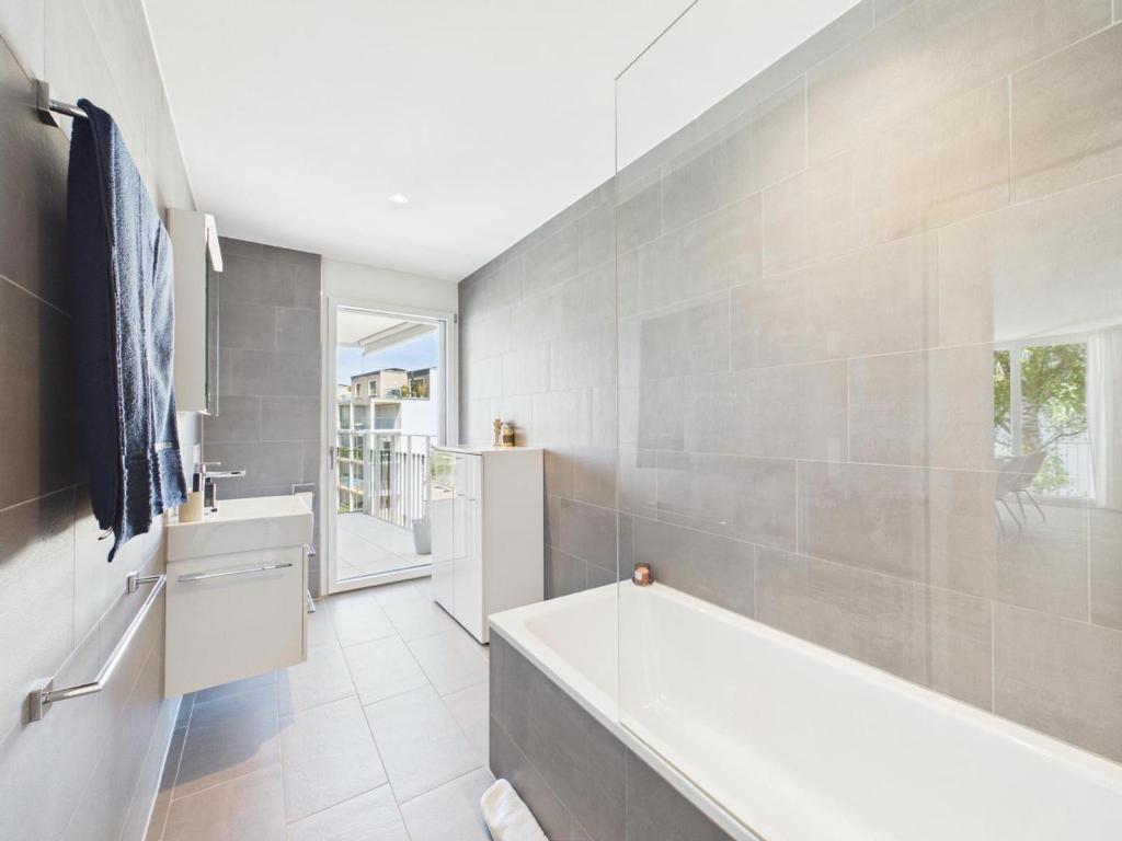 Luxurious Accessible Apartment in Zrich with Stunning Views