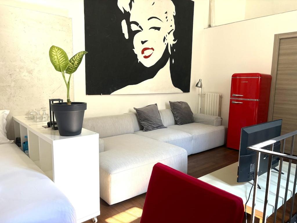 Design apartment 50 meters from Metro 1