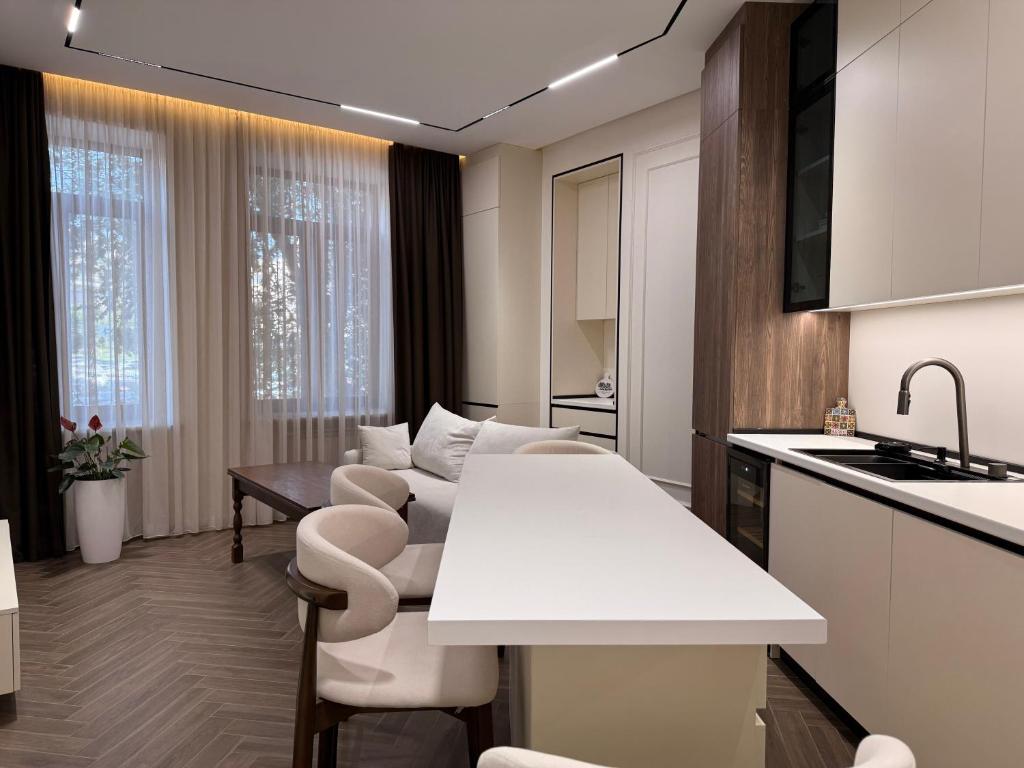 Modern Classic in the Heart of Yerevan در ایروان