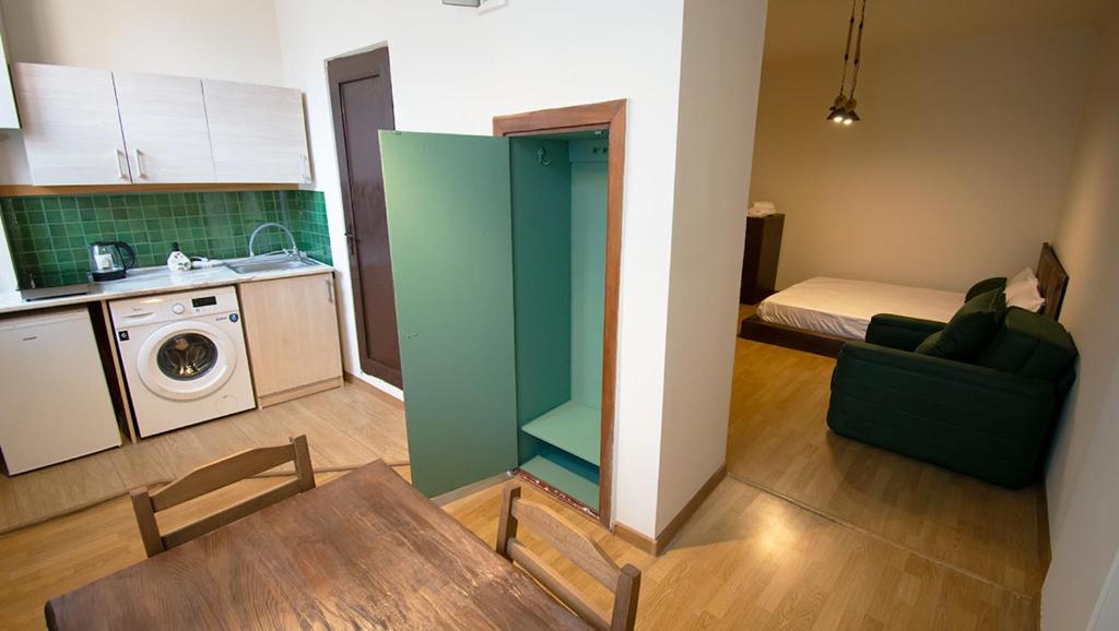 امکانات Apartment at Rustaveli avenue, near opera - تصویر ۴
