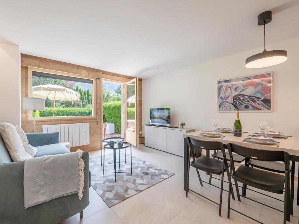 Appartement moderne avec terrasse et jardin privatif à Chamonix - Parking inclus