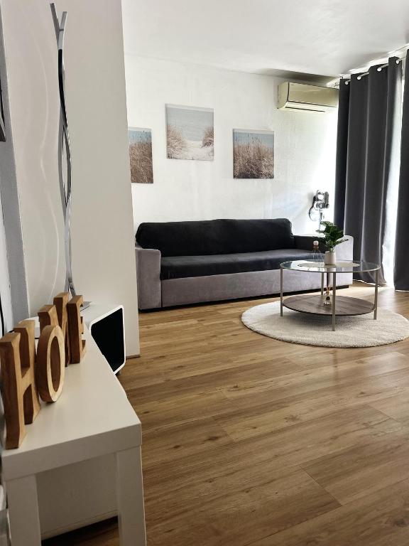 Renovated loft Harbor & beach within walking distance AC Wi-Fi