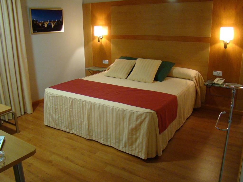 Postel nebo postele na pokoji v ubytování Hotel Reconquista
