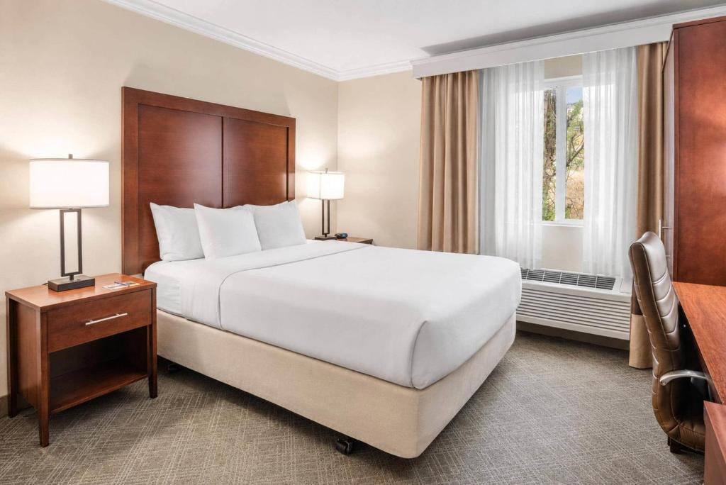 Comfort Inn Columbia Gorge - 