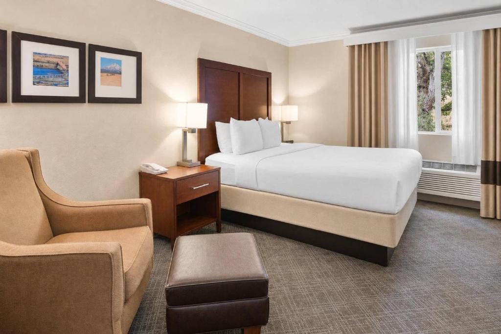 Comfort Inn Columbia Gorge - 