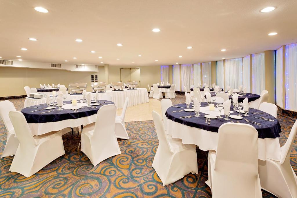 Restaurace v ubytování Ramada by Wyndham Kamloops