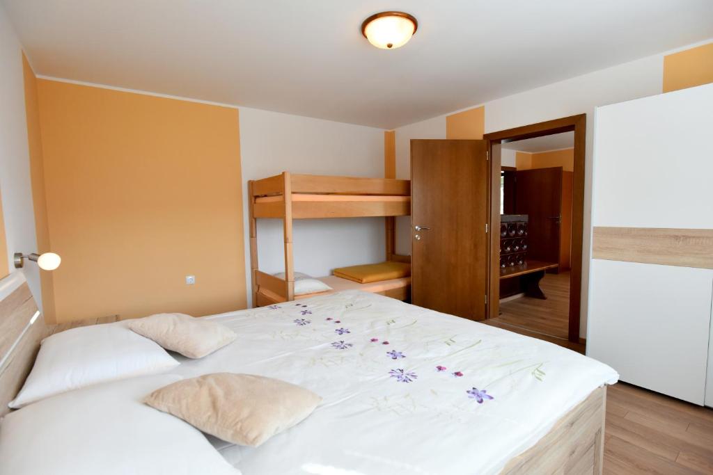 Postel nebo postele na pokoji v ubytování Apartment Anja