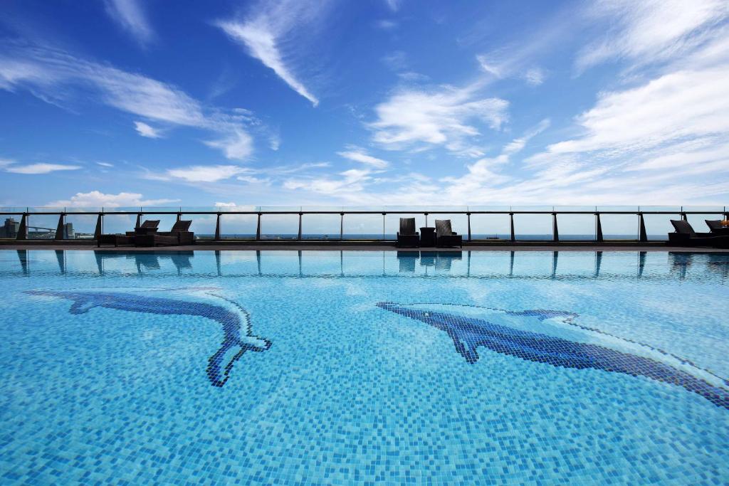 Bazén v ubytování Fullon Hotel Hualien nebo v jeho okolí