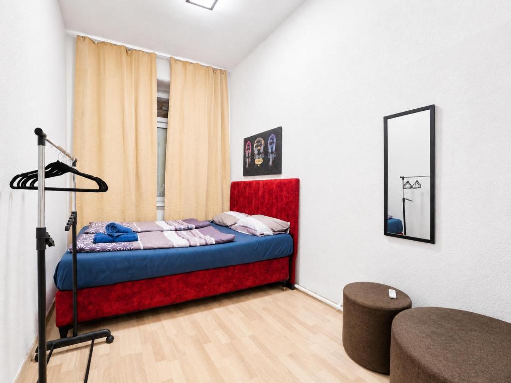 Private Rooms in 4BR shared Apartment Near FAC Platz, 10-Min Walk