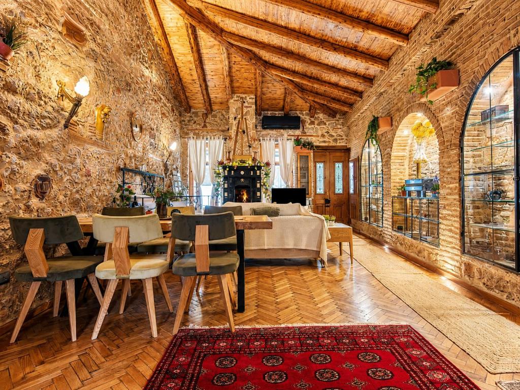Olvion Villa with Private Yard & BBQ by 8essentially