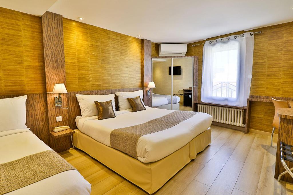 Postel nebo postele na pokoji v ubytování Hôtel Provençal
