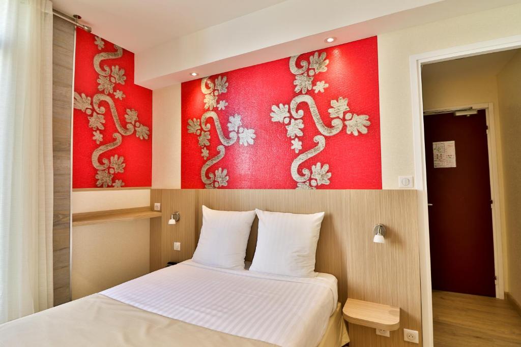 Postel nebo postele na pokoji v ubytování Hôtel Provençal