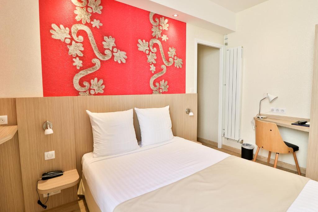 Postel nebo postele na pokoji v ubytování Hôtel Provençal