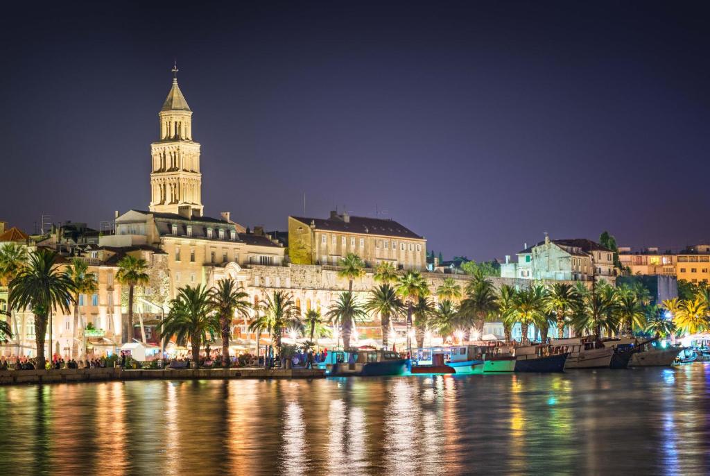 Nespecifikovaný výhled na destinaci Split nebo výhled na město při pohledu z apartmánu