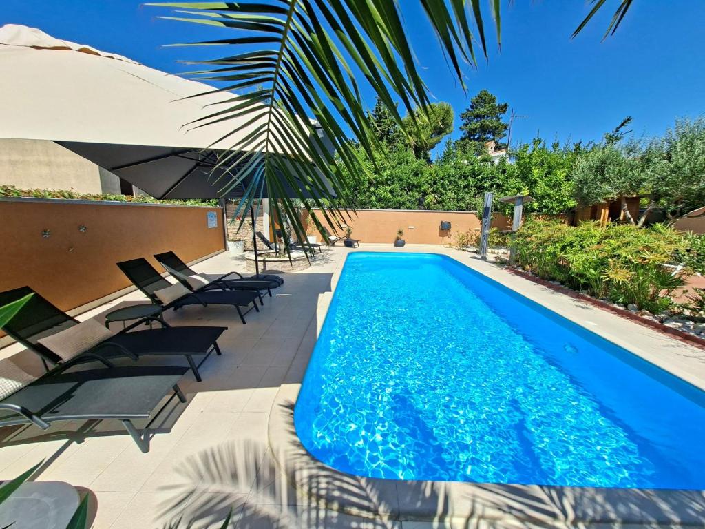 Family apartment Oros Medulin, with a pool, ggl