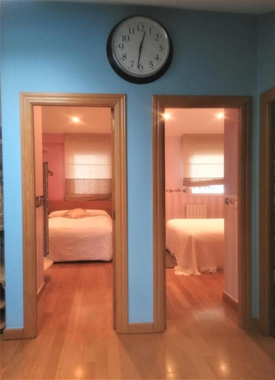 A bed or beds in a room at Apartamento Turistico Plaza Mayor