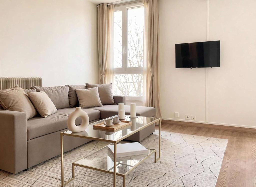 Spacious Family Apartment near Pere Lachaise