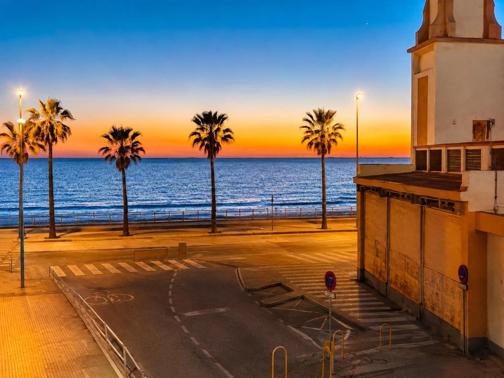 Cádiz Beach & Kids - free parking - sea views