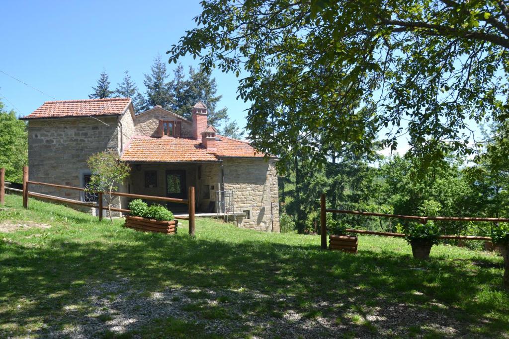 an old stone house in a field with a fence at Casa Martino in Villa